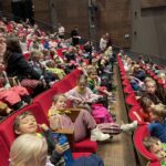 w teatrze