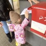 Dzieci wysyłają kartki świąteczne 5