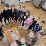 5. Dzieci prezentują wykonaną prace