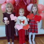 Dzieci pozują do zdjęcia 3