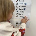 Dziewczynka zaznacza swoją obecność